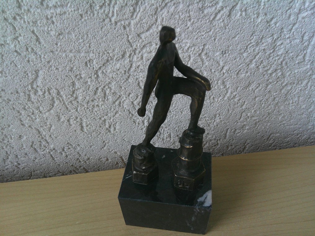 Artihove - 雕像 - DE STAP - 镀金青铜 #1.0