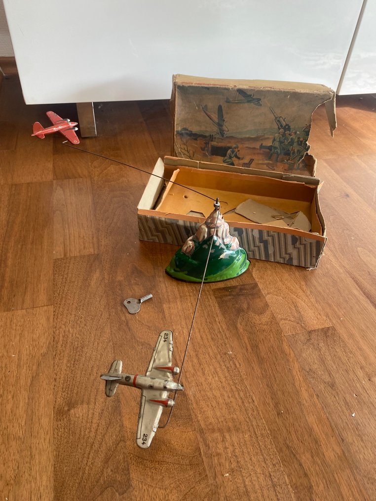 Unknown Manufacturer - Ón játék - Antique Launch Airplane Game With Mountain/Pre-War Period - 1920-1930 - Németország #1.0