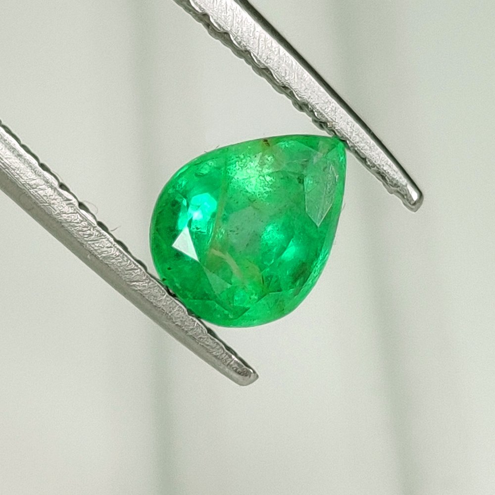 No Reserve Price - 1 pcs Green Emerald - 0.98 ct - International Gemological Institute (IGI) #3.2