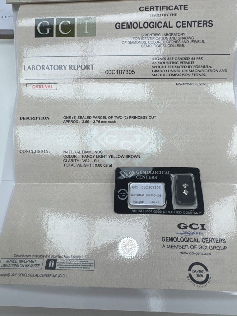 没有保留价 - 2 pcs 钻石 (天然色彩的) - 0.66 ct - 方形 - Fancy light 黄色, 棕色 - SI1 微内含一级, VS2 轻微内含二级, SI2 微内含二级 - 以色列宝石中心(G.C.I.) #1.0