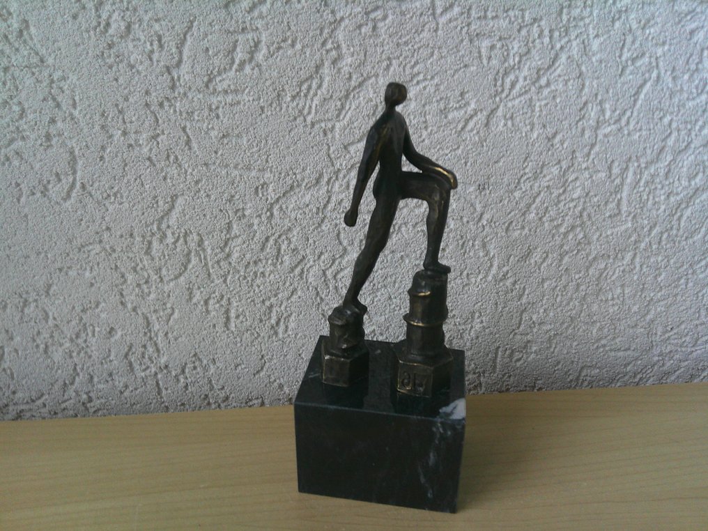 Artihove - 雕像 - DE STAP - 镀金青铜 #3.2