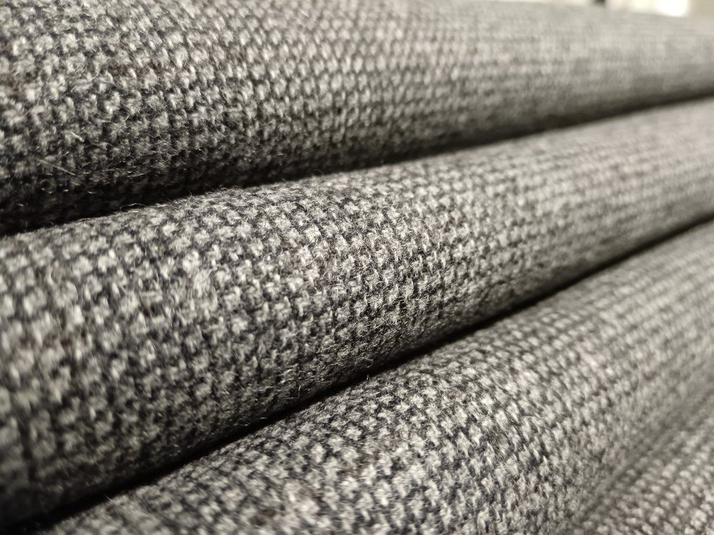 Pure wool 100%, measures 6.50x1.50 m. - Textile - 650 cm - 150 cm - Pure wool 100% #1.0