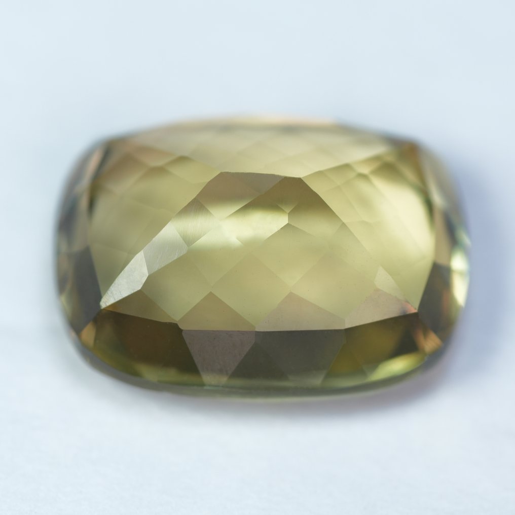 No Reserve Price Yellow, Green, Purple Diaspore - 5.07 ct - International Gemological Institute (IGI) - Finest Rare Color Change #3.2