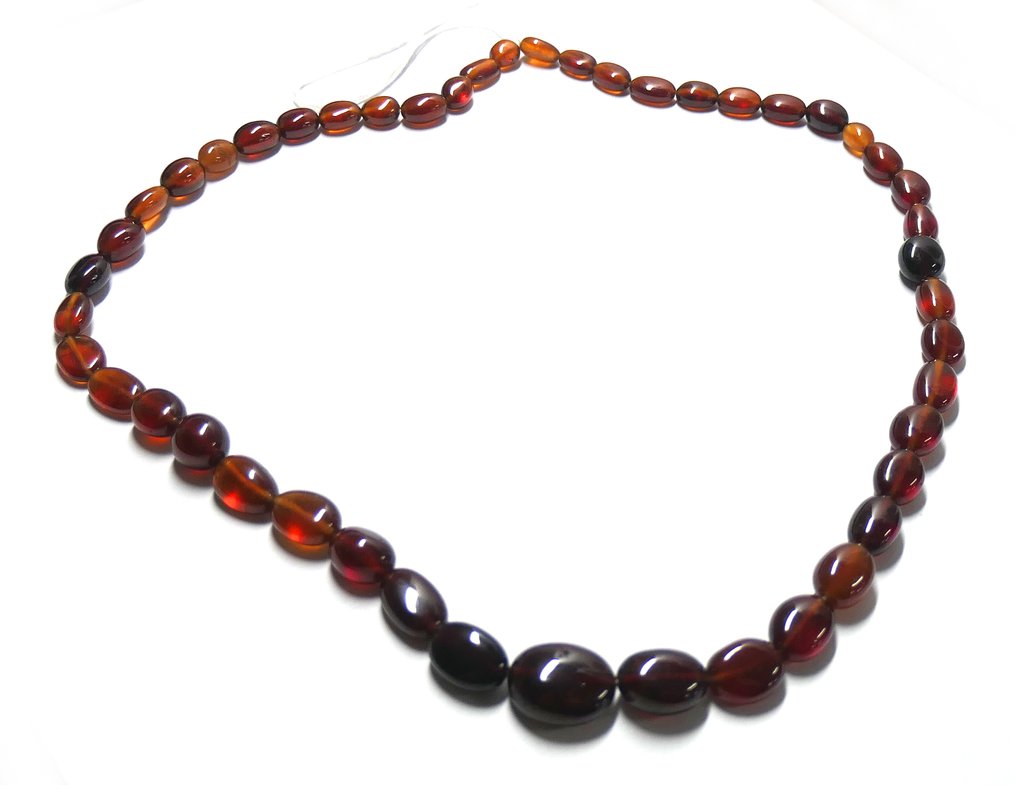 Beautiful natural garnet and hessonite stones on a thread ready to be assembled into jewelry. Cabochons- 35.06 g #1.0