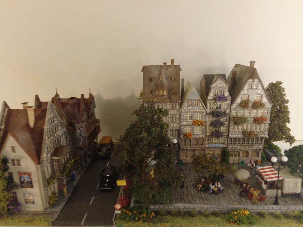 Faller, Heki, Kibri, Preiser, Vollmer H0 - Peisaj machetă tren (70) - O parte veche a orașului istoric cu piață și multe obiecte detaliate. #1.0