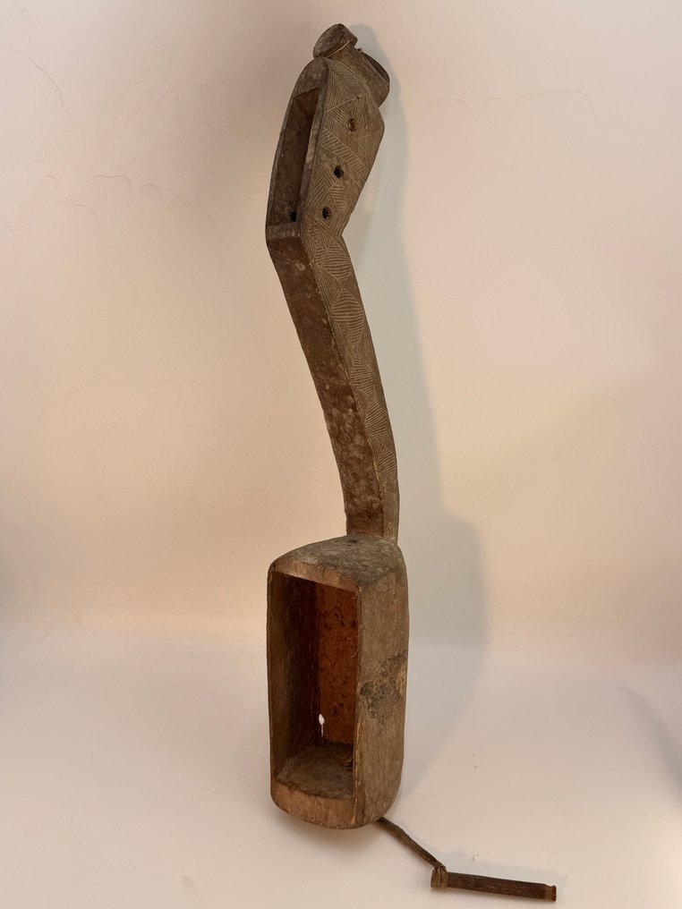 非洲古老的仪式用竖琴或齐特尔——雕刻木材和皮革——中非地区（刚果/加蓬） - 非洲古老的仪式用竖琴或齐特尔——雕刻木材和皮革——中非地区（刚果/加蓬） - 非洲  (沒有保留價) #1.0
