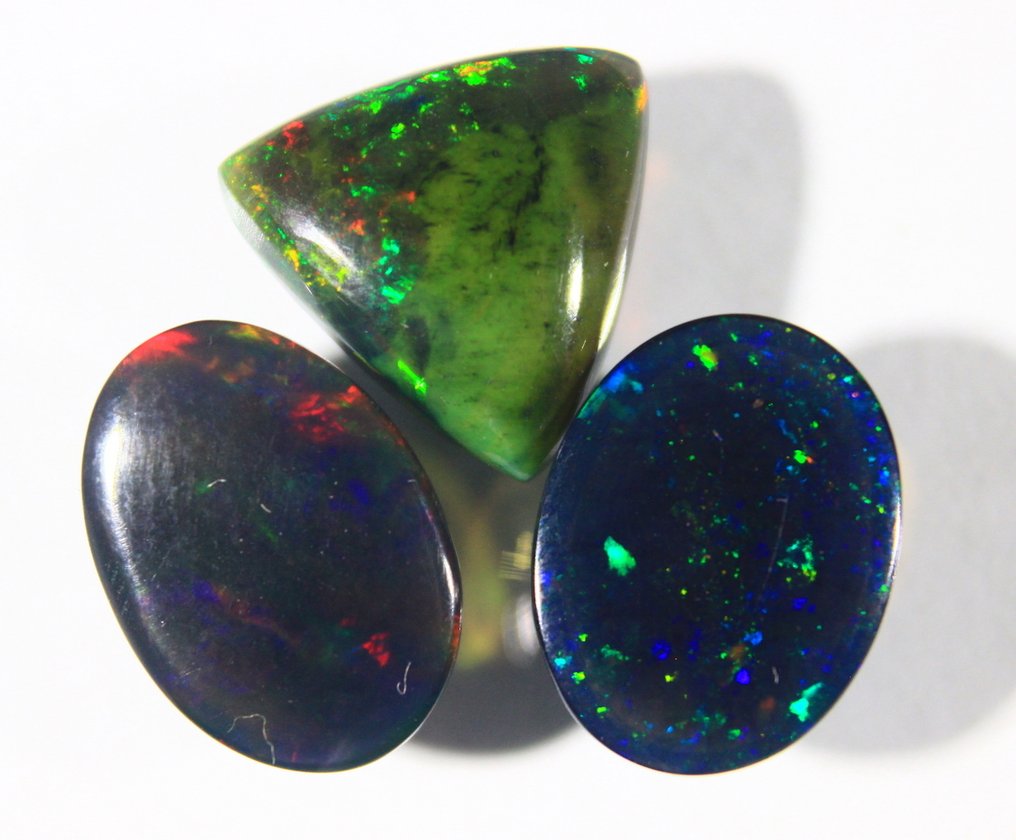 Ct. 8.30 Naturlige etiopiske sorte opaler Cabochon- 1.66 g - (3) #2.1