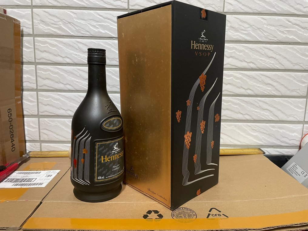 Hennessy - Chris Bangle Limited Edition VSOP   - b. 2013  - 700 毫升 #3.2