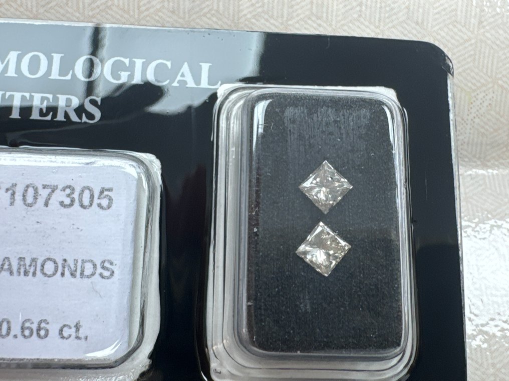 没有保留价 - 2 pcs 钻石 (天然色彩的) - 0.66 ct - 方形 - Fancy light 黄色, 棕色 - SI1 微内含一级, VS2 轻微内含二级, SI2 微内含二级 - 以色列宝石中心(G.C.I.) #1.0