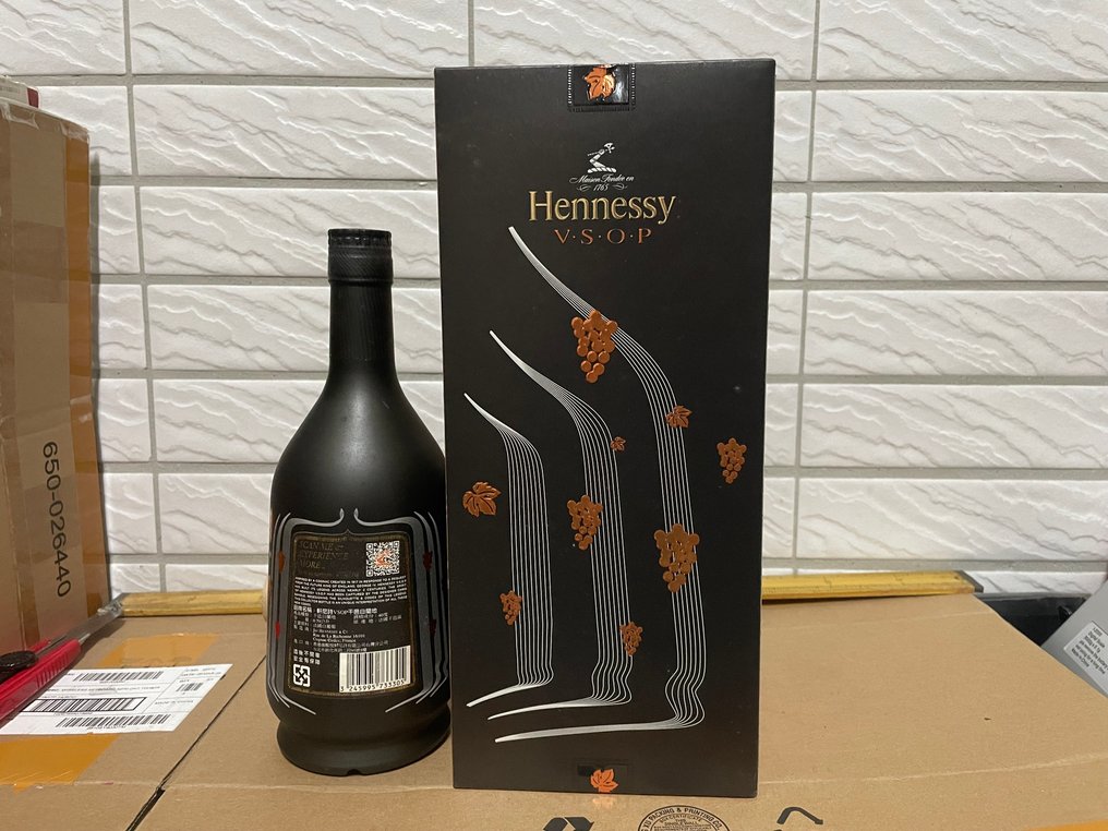 Hennessy - Chris Bangle Limited Edition VSOP   - b. 2013  - 700 毫升 #2.1