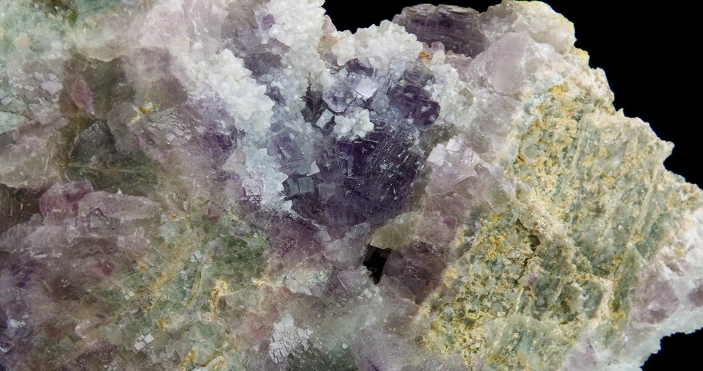 Fluorite (polysynthetic) with Quartz - Fontsante mine, Tanneron, Var, France - Height: 14.0 cm - Width: 8.0 cm- 398 g #1.0