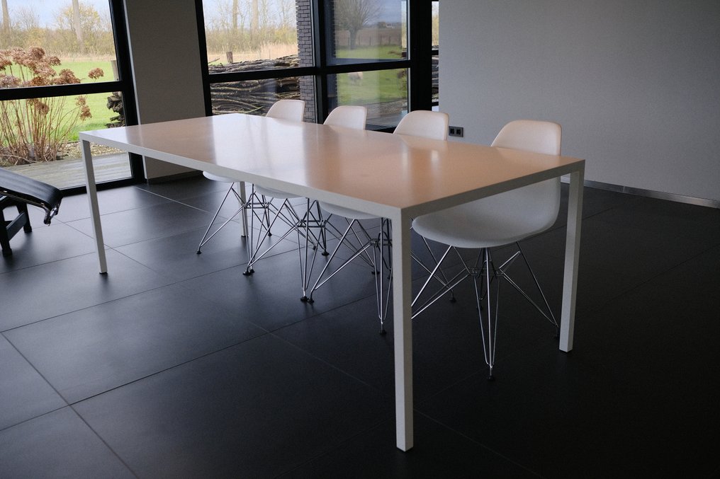 MDM Italia - Michele Cazzaniga - Τραπεζαρία - Χρόνος - Μέταλλο, Ρητίνη, Στερεή Επιφάνεια #1.0