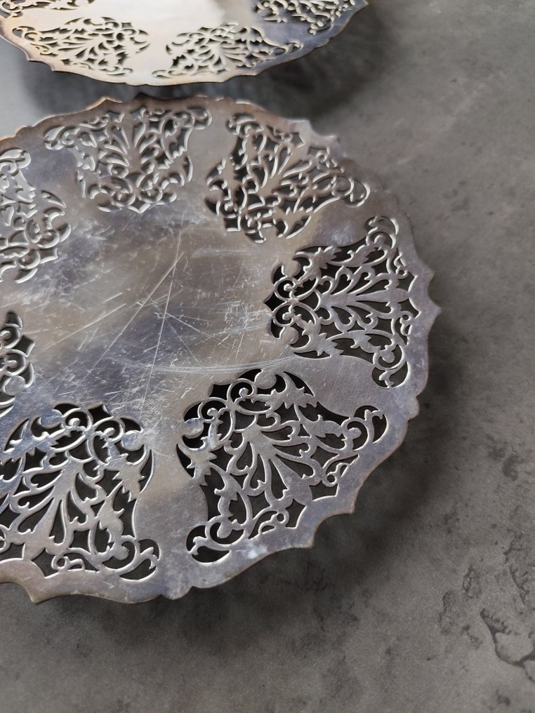 mappin & Webb - Tarjotin (2) - Hopeoitu - Pari englanninkielisiä nostimia. #4.3