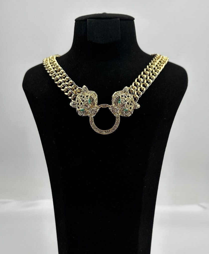 Banhado a ouro, Gargantilha inspirada na Cartier com tema de pantera – tonalidade ouro, cabeças de pantera duplas. - Colar #1.0