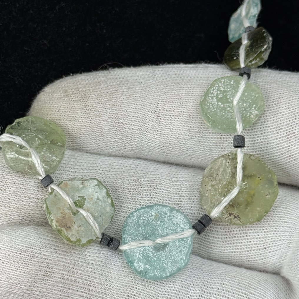 古羅馬 古罗马玻璃、石头及其他珠子项链，镀铬心形外壳（公元前100年-）  (沒有保留價) #3.2