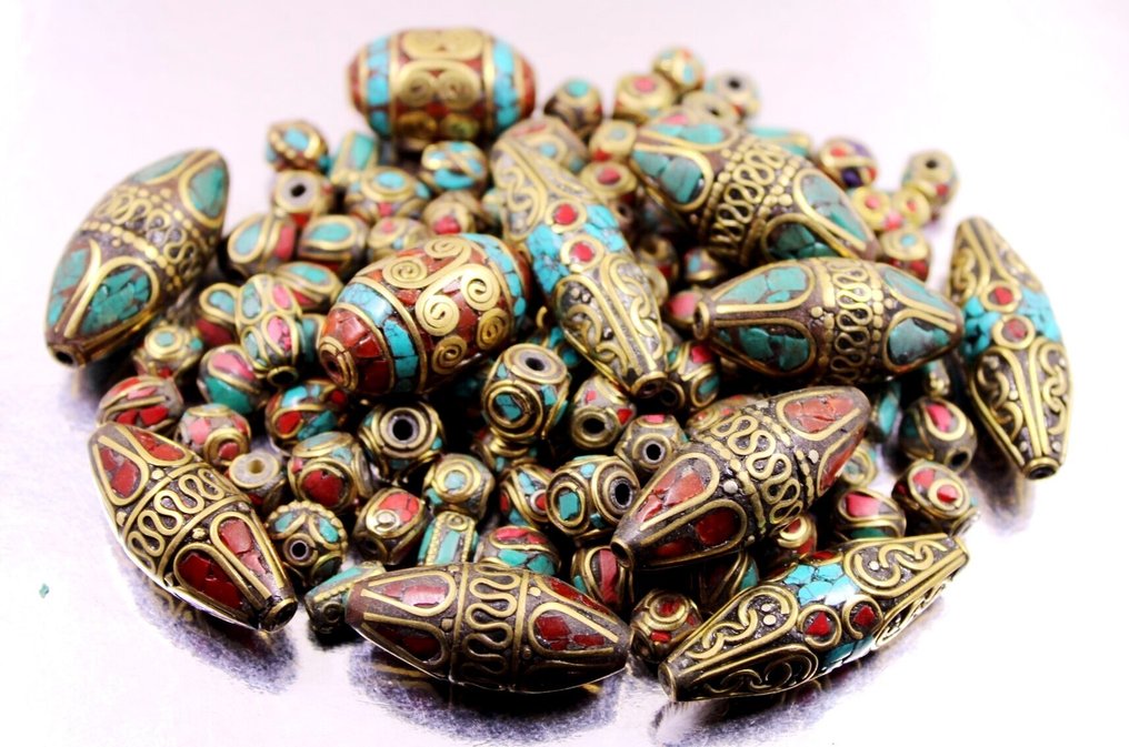 107 Perle di preghiera nepalese fatte a mano, davvero bellissime Corallo, lapislazzulo e turchese- 229.3 g #4.3