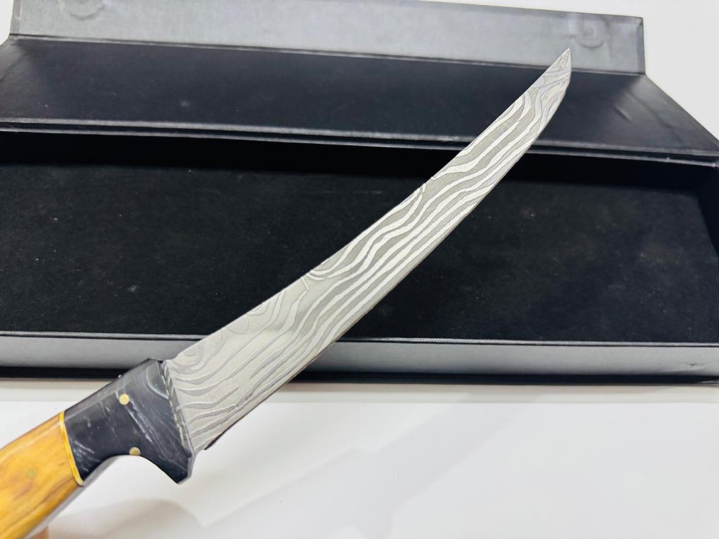 HexClad - Køkkenkniv - Japansk filetkniv (020) - VG 10 stål, mindre stål & epoxy og oliventræshåndtag. - Japan - Japansk fileteringskniv #4.3