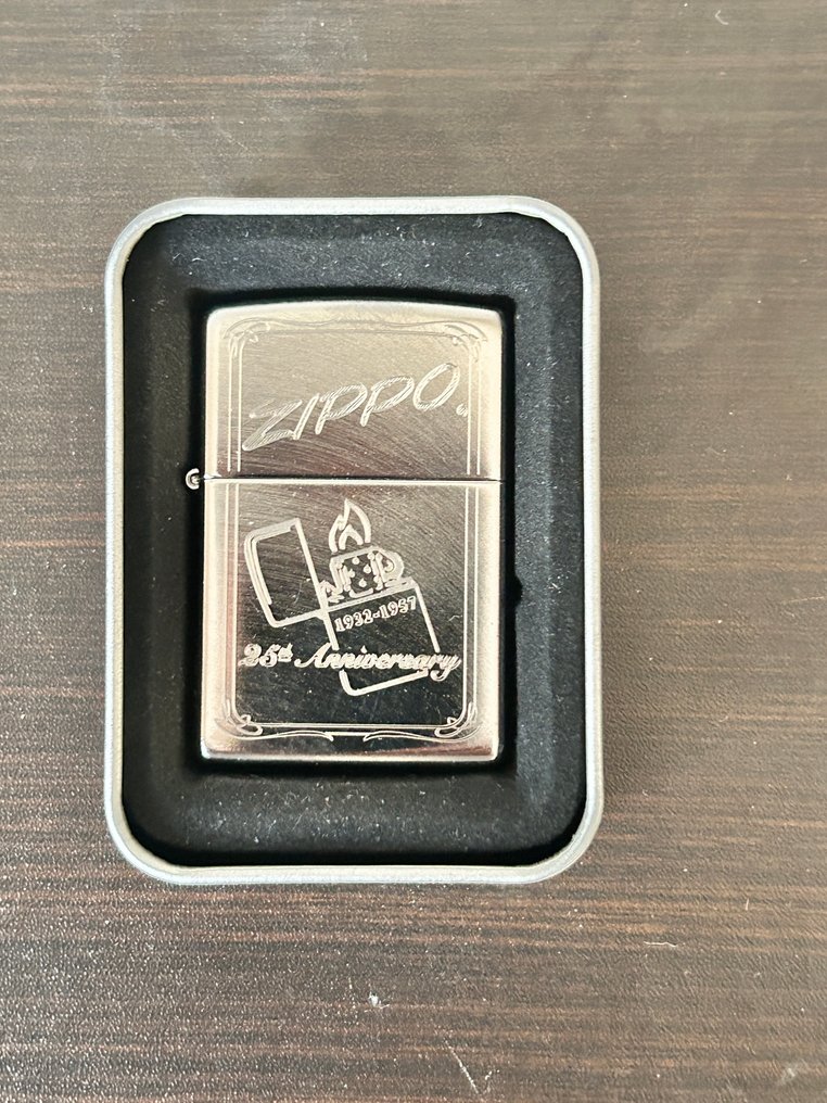 Zippo - D18 - 25th anniversary engraving official metallic silver Zippo - Sem preço de reserva - Isqueiro - Aço #1.0