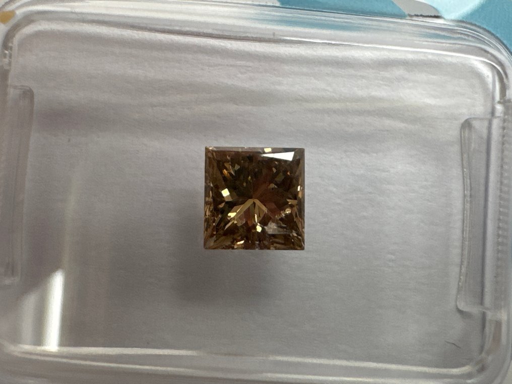 没有保留价 - 1 pcs 钻石 (天然色彩的) - 0.63 ct - Fancy 橙色, 棕色 - SI2 微内含二级 - 国际宝石研究院(IGI) #1.0