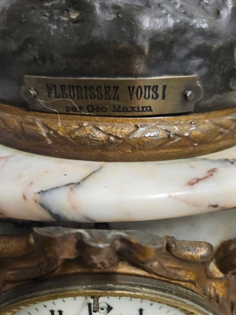 Figural mantel clock, Clock and garniture set  (3) - Geo Maxim -   Marble - 1910-1920 #3.2