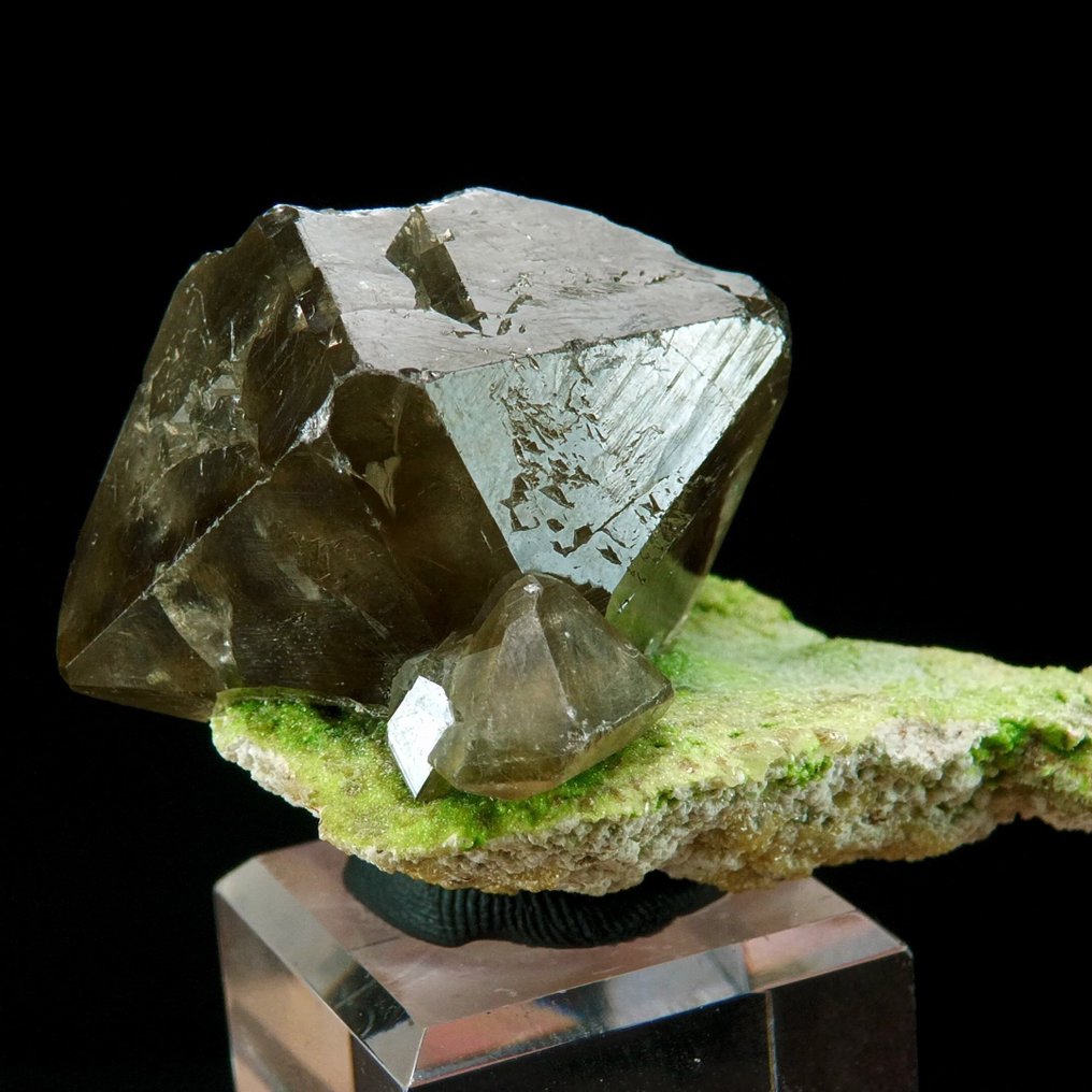 Cerussite on Calcite with Mottramite -  Tsumeb mine, Oshikoto, Namibia - Height: 4.8 cm - Width: 4.5 cm- 93 g #1.0