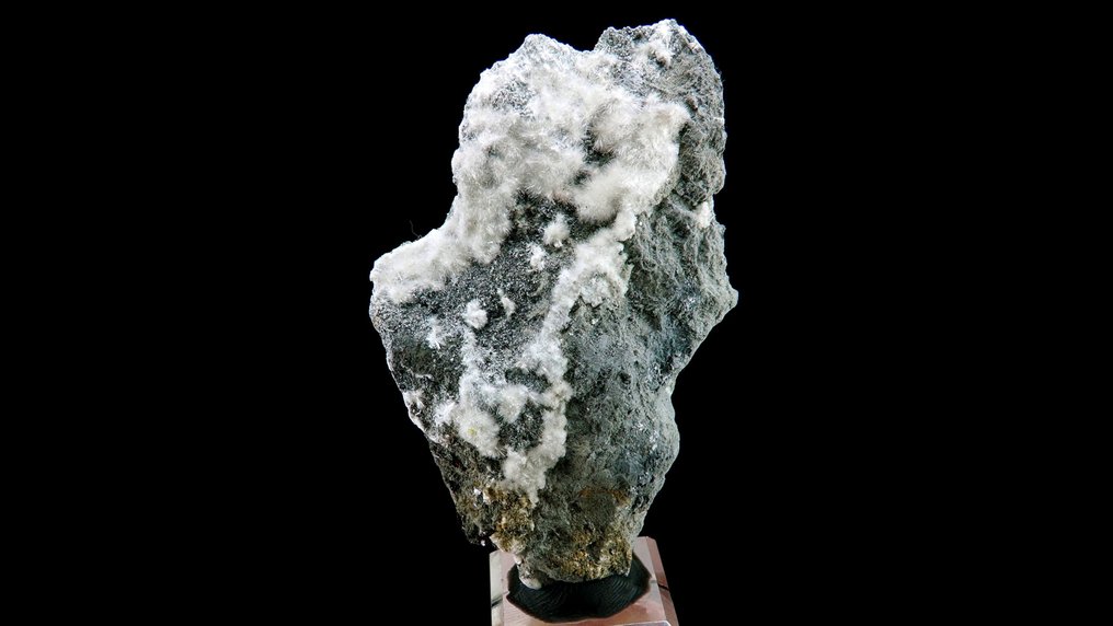 Picropharmacolite - Bou Azzer, Anti-Atlas, Morocco - Height: 6.5 cm - Width: 4.5 cm- 40 g #3.2