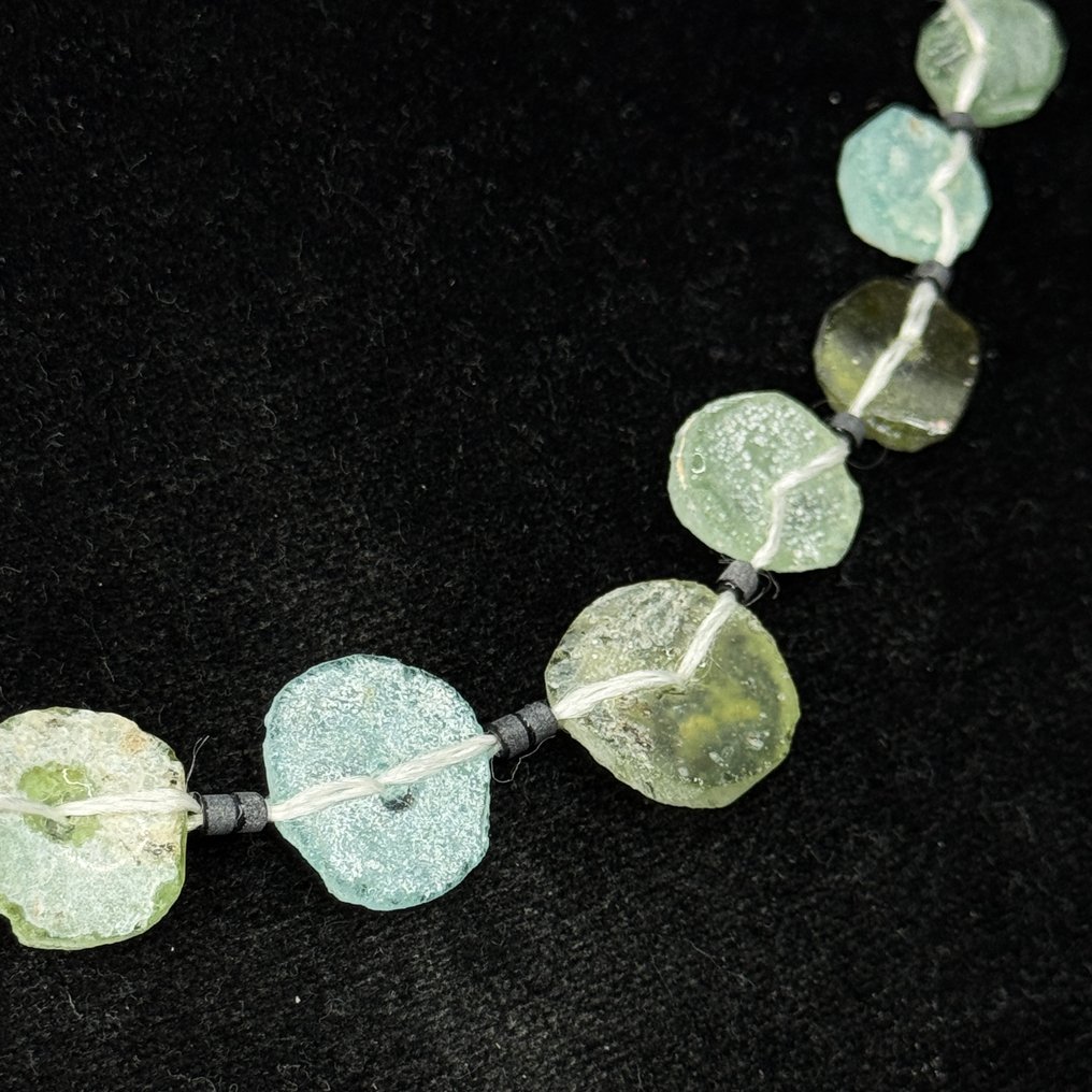 古羅馬 古罗马玻璃、石头及其他珠子项链，镀铬心形外壳（公元前100年-）  (沒有保留價) #2.1