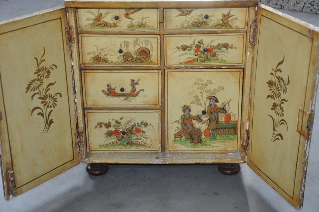 Cabinet - painted and lacquered wood - display cabinet #2.1