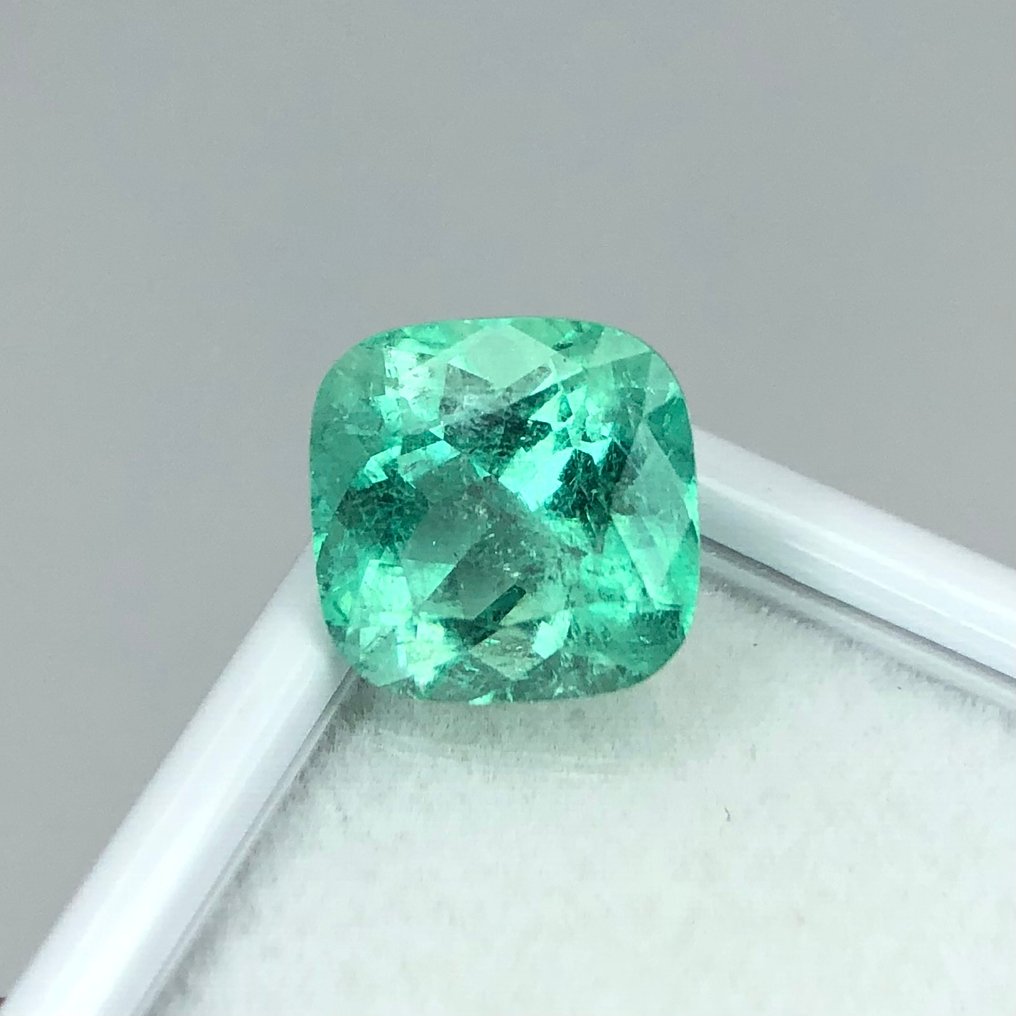 绿色 祖母绿  - 4.59 ct - 国际宝石研究院（IGI） - 哥伦比亚翡翠 #4.3