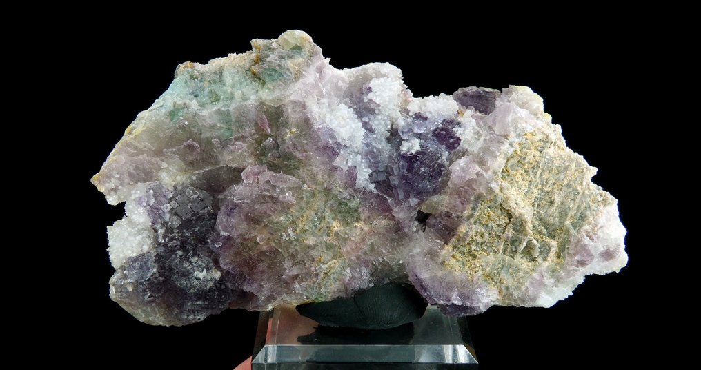 Fluorite (polysynthetic) with Quartz - Fontsante mine, Tanneron, Var, France - Height: 14.0 cm - Width: 8.0 cm- 398 g #3.2