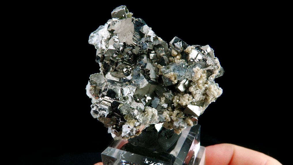 砷辉石伴萤石、石英和方解石 - 耀岗县，湖南，中国 - 高度: 6.7 cm - 宽度: 5.5 cm- 208 g #1.0