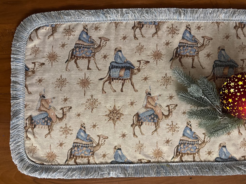 Elegant Christmas scene of the Magi on dromedaries. - Runner - 150 cm - 57 cm #1.0