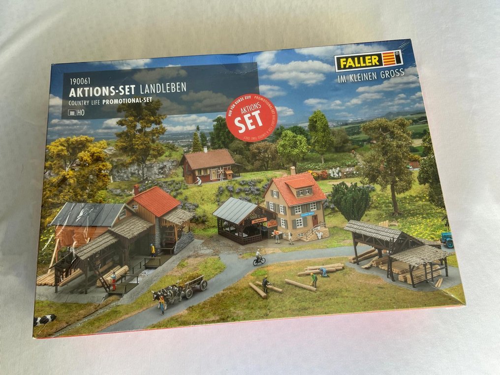 Faller H0 - 190061 - Model train buildings (395) - Promotional set with country buildings; contains 395 parts; packaging text in multiple languages. #2.1