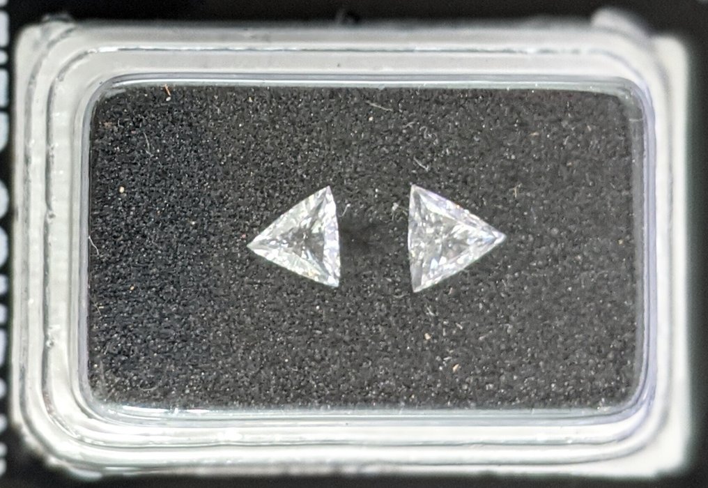 沒有保留價 - 2 pcs 鑽石 (天然) - 0.30 ct - 三角形 - E(近乎完全無色), F(近乎無色) - VS2, SI1 - Gemmological Centre Israel (G.C.I.) #1.0