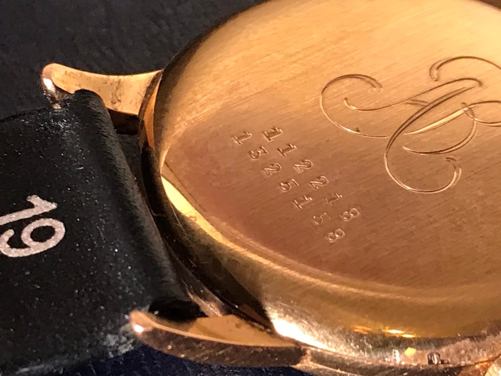 Universal Genève - Calatrava cal.128 - 18k - Men - 1946 #4.3