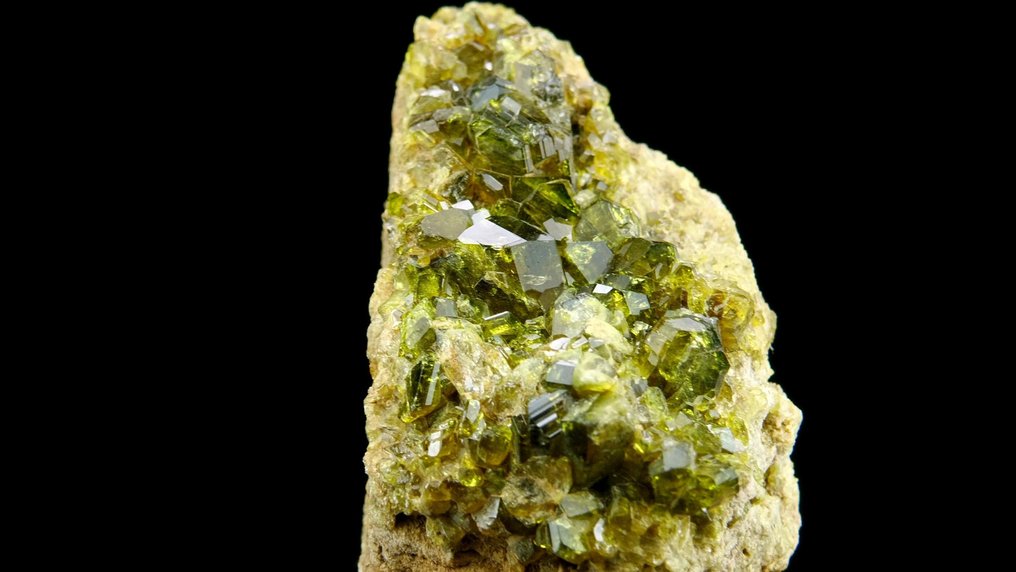 Vesuvianite - Hamrefjell, Øvre Eiker, Buskerud, Norvegia - Altezza: 4.5 cm - Larghezza: 2.8 cm- 74 g #1.0