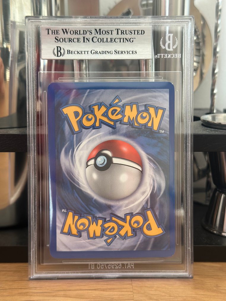 Pokémon - 1 Graded card - Lugia #105 Foil - Beckett 9 - EX - EX Unseen Forces #2.1