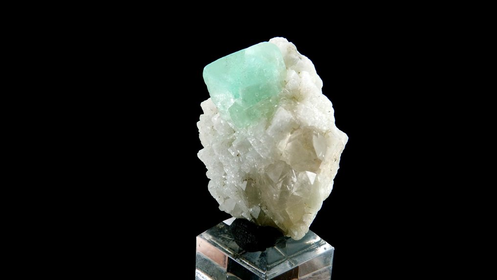 Fluorite su Albite e Quarzo - Skardu, Pakistan - Altezza: 3.5 cm - Larghezza: 2.8 cm- 26 g #4.3