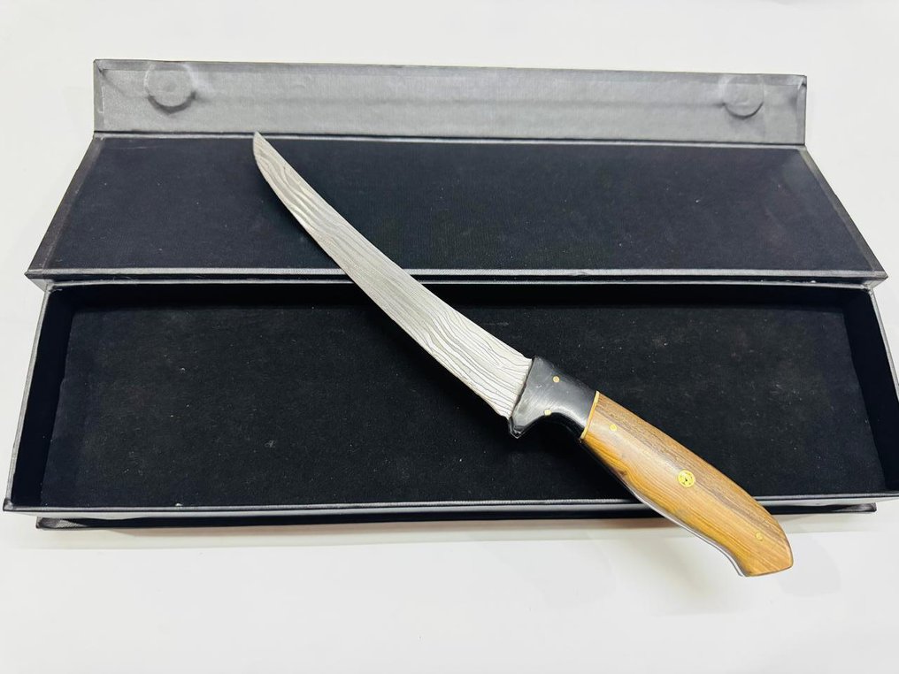 HexClad - Køkkenkniv - Japansk filetkniv (020) - VG 10 stål, mindre stål & epoxy og oliventræshåndtag. - Japan - Japansk fileteringskniv #1.0