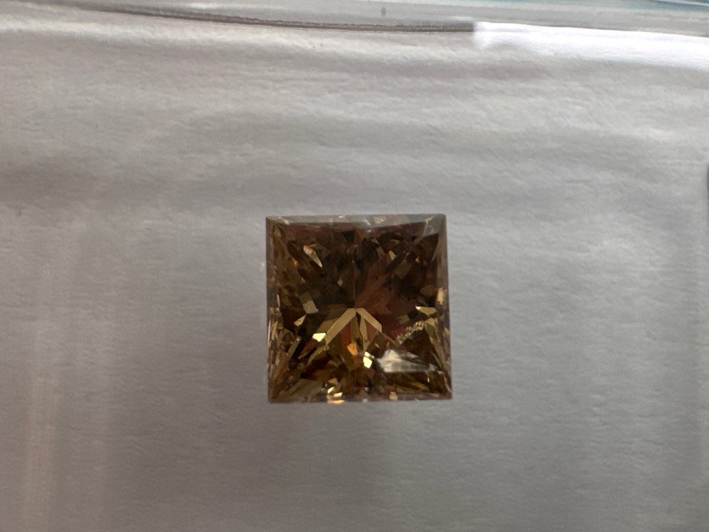 没有保留价 - 1 pcs 钻石 (天然色彩的) - 0.63 ct - Fancy 橙色, 棕色 - SI2 微内含二级 - 国际宝石研究院(IGI) #1.0