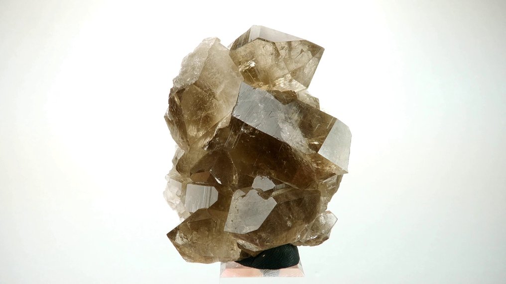 Smoky quartz - Aiguilles Marbrées, Mont-Blanc, France - Height: 6.2 cm - Width: 5.4 cm- 137 g #3.2