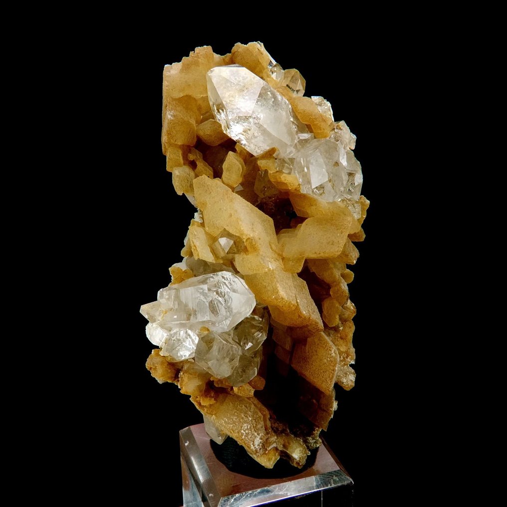 Quartz on Calcite with oxides - Saint-André d'Embrun, Alps, France - Height: 6.7 cm - Width: 3.8 cm- 86 g #1.0