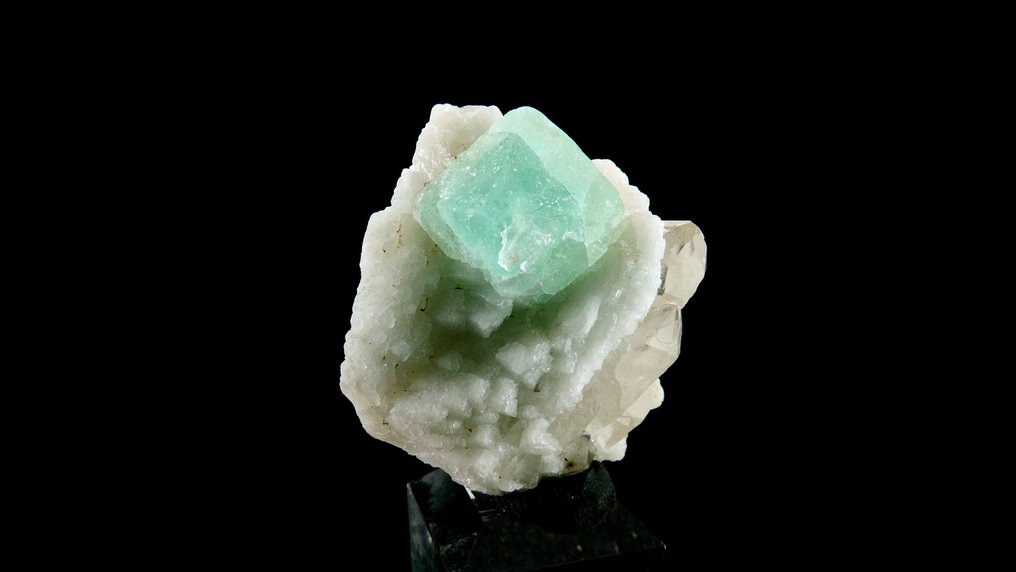 Fluorite su Albite e Quarzo - Skardu, Pakistan - Altezza: 3.5 cm - Larghezza: 2.8 cm- 26 g #3.2