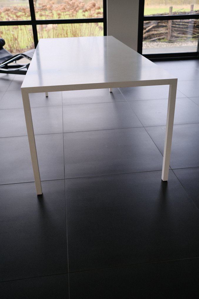 MDM Italia - Michele Cazzaniga - Τραπεζαρία - Χρόνος - Μέταλλο, Ρητίνη, Στερεή Επιφάνεια #3.2