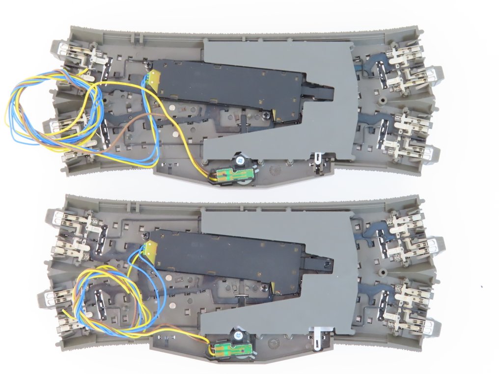 Märklin H0轨 - 24624 - 模型火车车轨 (2) - 2个带有电动驱动和照明的Engels换轨器,C轨 #1.0