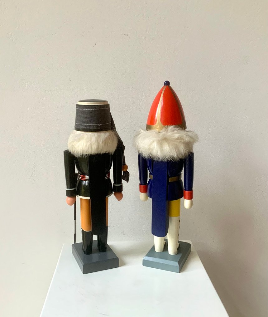 Julefigurpynt Expertic (2) - Vaktmannen - Tre - Expertic på 1980-tallet #4.3