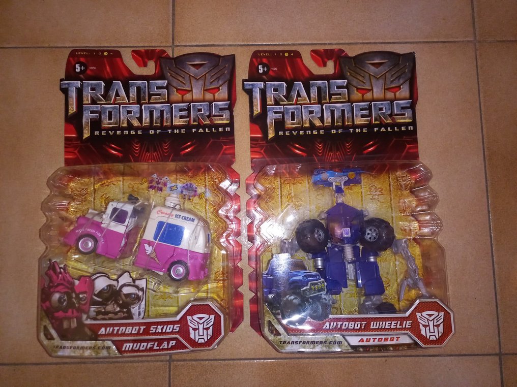 Hasbro - Speelgoed robot Autobot Skids & Mudflap, Autobot Wheelie - 2000-2010 - China #1.0