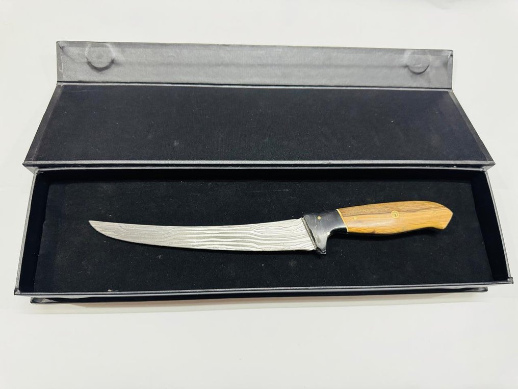 HexClad - Køkkenkniv - Japansk filetkniv (020) - VG 10 stål, mindre stål & epoxy og oliventræshåndtag. - Japan - Japansk fileteringskniv #3.2