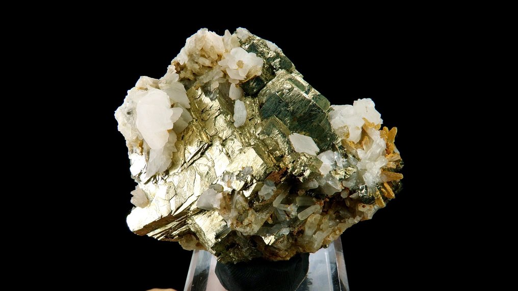 Πυρίτης, Ασβεστίτης, Χαλαζίας Ορυχείο Trepča Stan Trg, Κοσσυφοπέδιο. - Ύψος: 9.5 cm - Πλάτος: 8 cm- 493 g #4.3