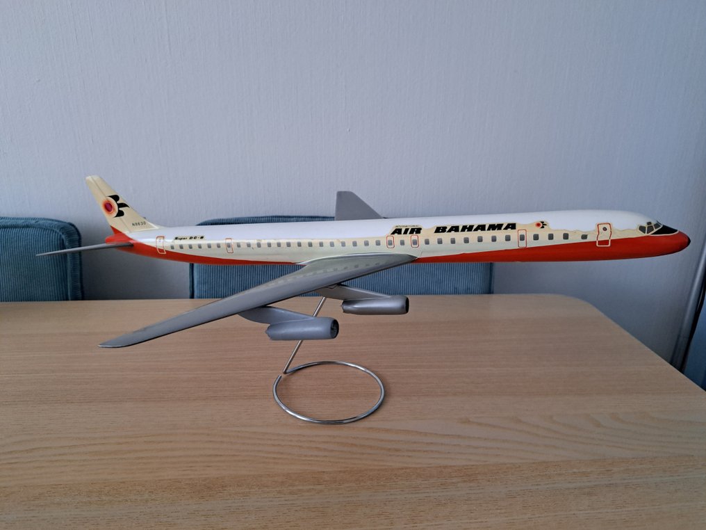 Airplast Milano 1:100 - Model plane - Air Bahama DC 8 #1.0